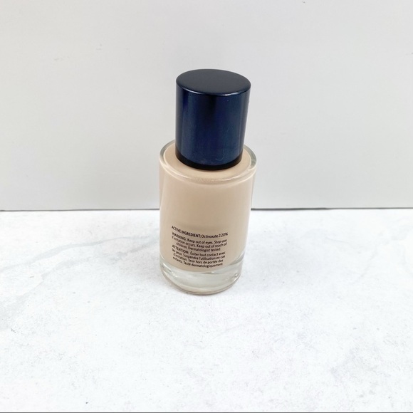 [Bobbi Brown] Long-Wear Weightless Foundation - Picture 2 of 2